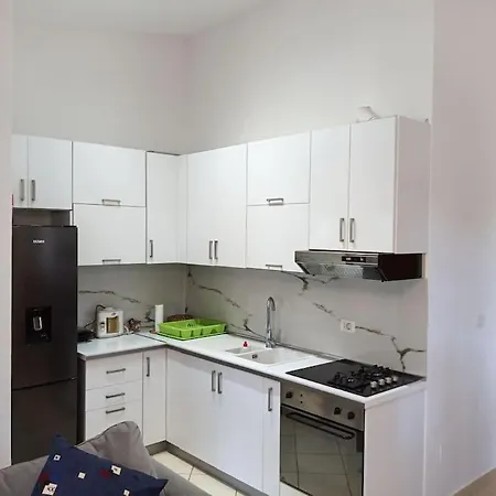 Pine Tree App 150m By Beach! Apartament Golem (Tirana)